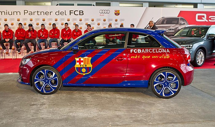 Các cầu thủ Barca quảng bá cho chiếc Audi R1, nó được trang trí màu sắc và thiết kế mang đậm bản sắc của đội bóng xứ Catalan